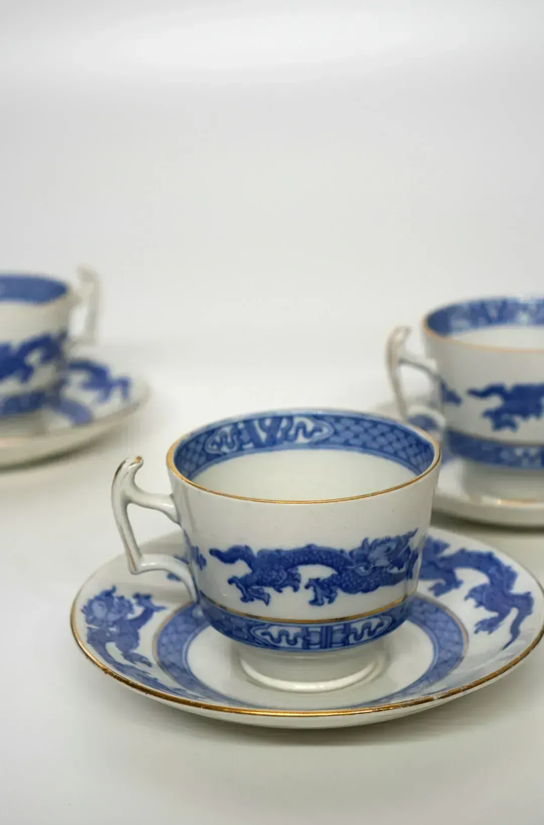 China Dinnerware Sets: From Heirloom to Headache (Image Credits: Unsplash)