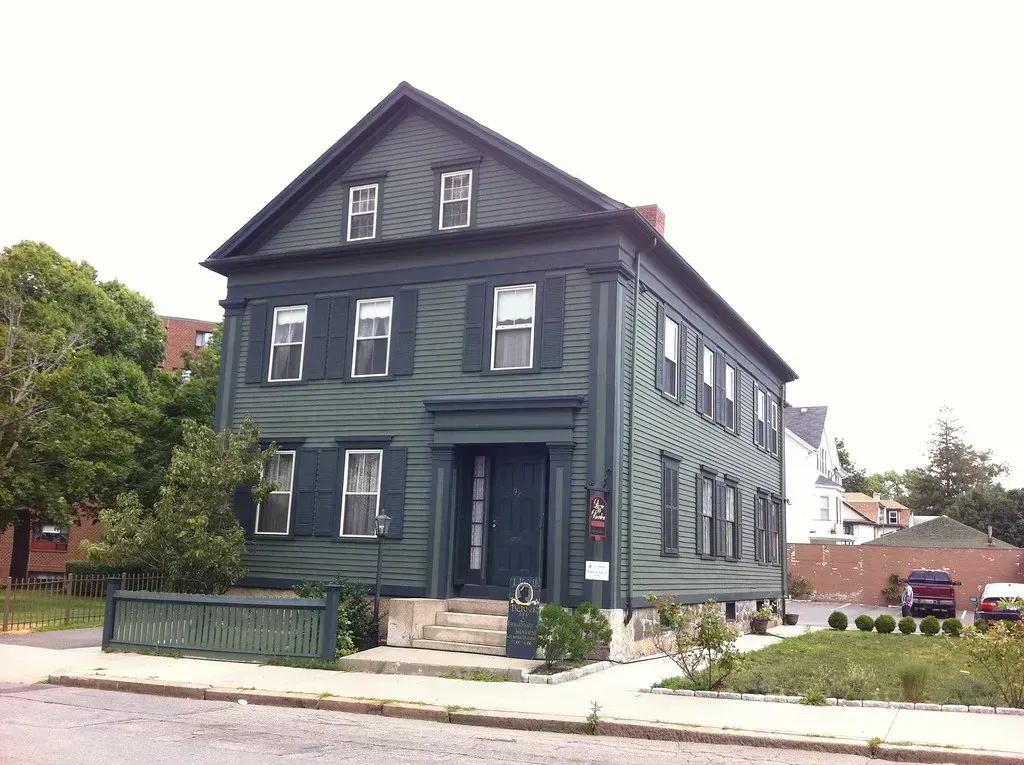 10. The Lizzie Borden House, Fall River, Massachusetts (jimcintosh, Flickr, CC BY 2.0)