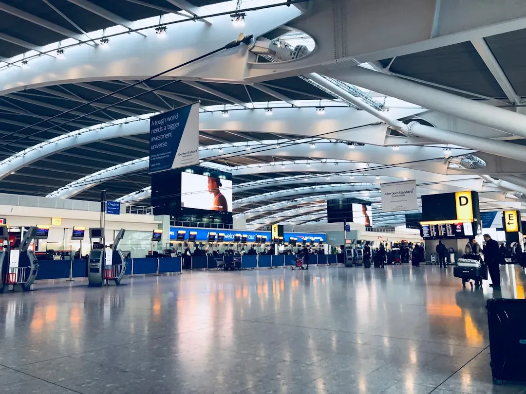 4. Be Strategic About Which Airport You Connect Through (Image Credits: Unsplash)