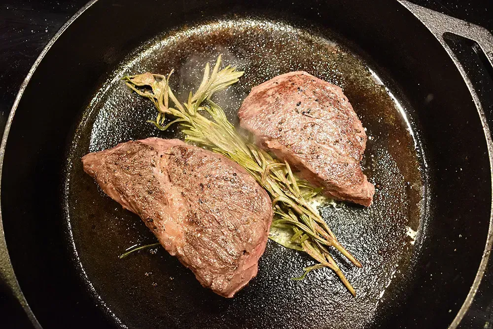 Not Preheating the Pan Before Adding Food (Image Credits: Flickr)