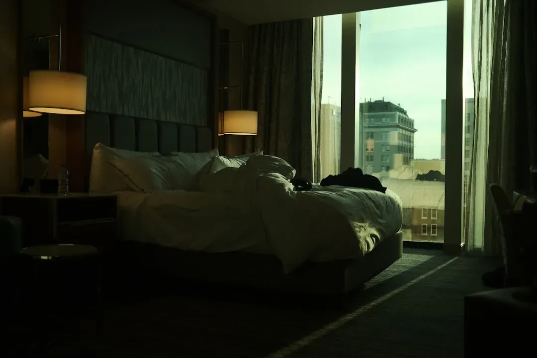 1. The Room Smells Musty or Artificially Fragrant (Image Credits: Unsplash)