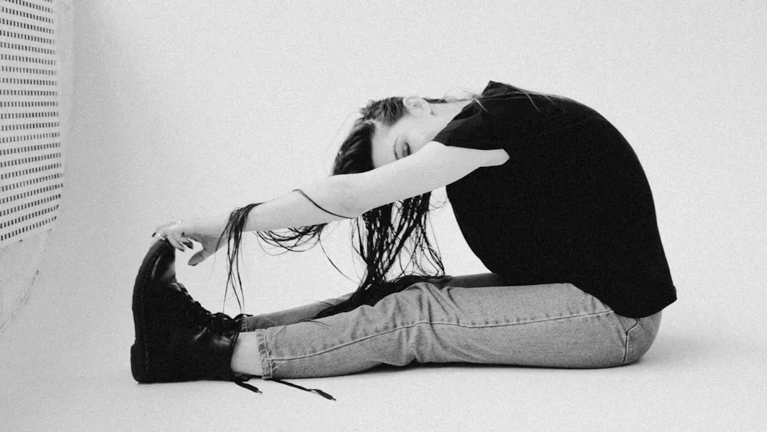 7. Thoracic Rotation Stretch (Image Credits: Unsplash)