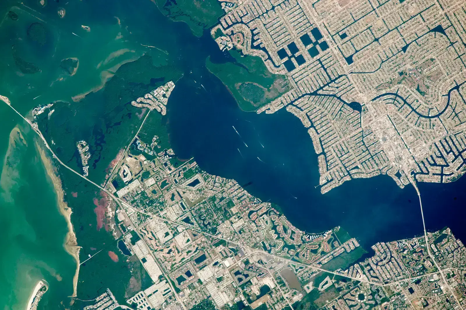 Cape Coral, Florida: The Canal Dream Crumbles (Image Credits: Wikimedia)