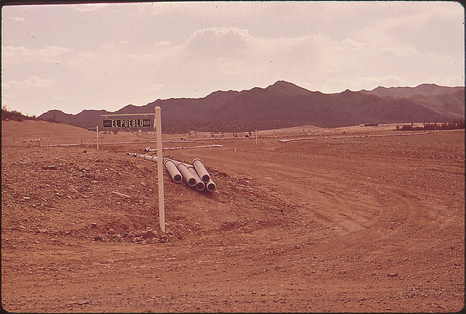 1. Arizona: A State on the Edge of Its Own Lifeline (Image Credits: Wikimedia)