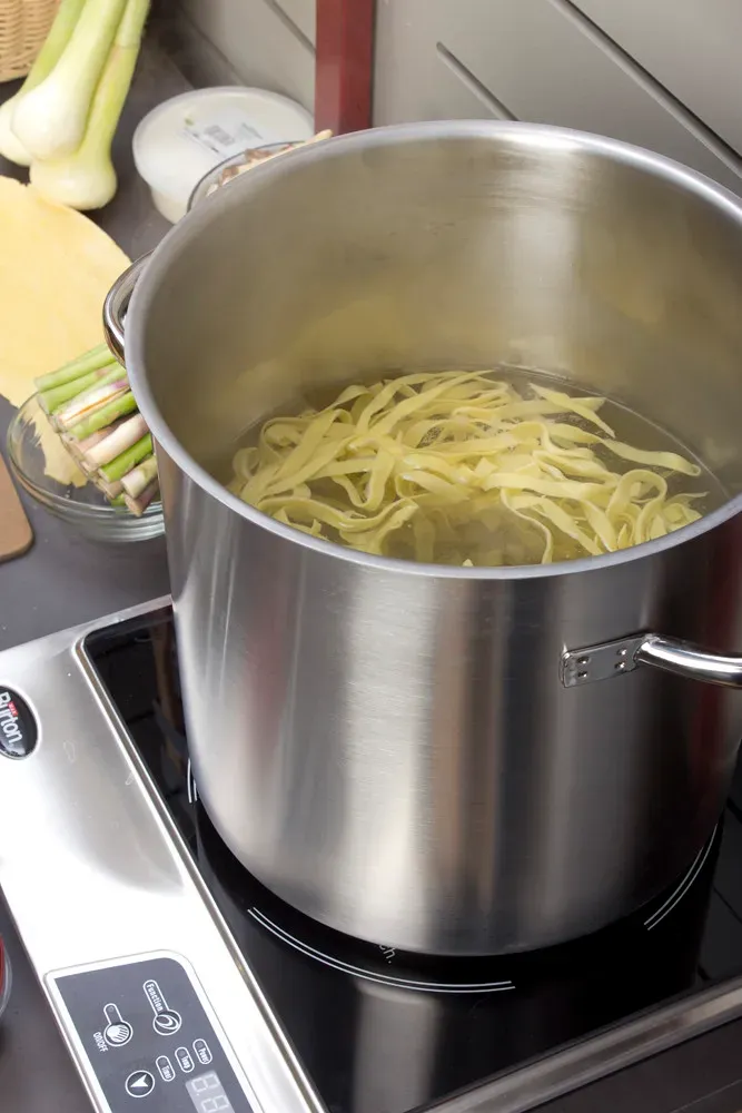 Mistake 3: Cooking Pasta in Too Little Water (Didriks, Flickr, CC BY 2.0)