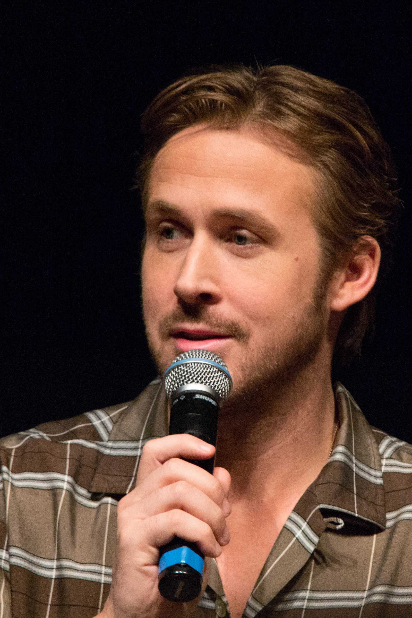 When Actors Slip Up and Accidentally Reveal Their True Roots (Image Credits: Ryan Gosling, CC BY 2.0, https://commons.wikimedia.org/w/index.php?curid=41215867)