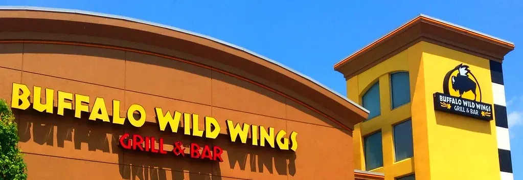 4. Buffalo Wild Wings: Long Waits, Lackluster Food (JeepersMedia, Flickr, CC BY 2.0)