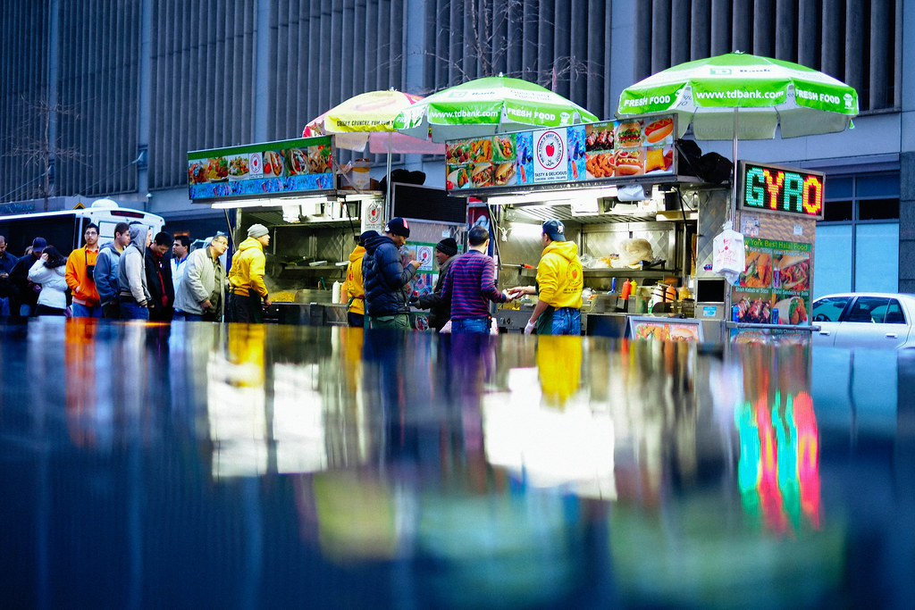New York's Surprising Street Food Evolution: From Oysters to Halal (image credits: flickr)