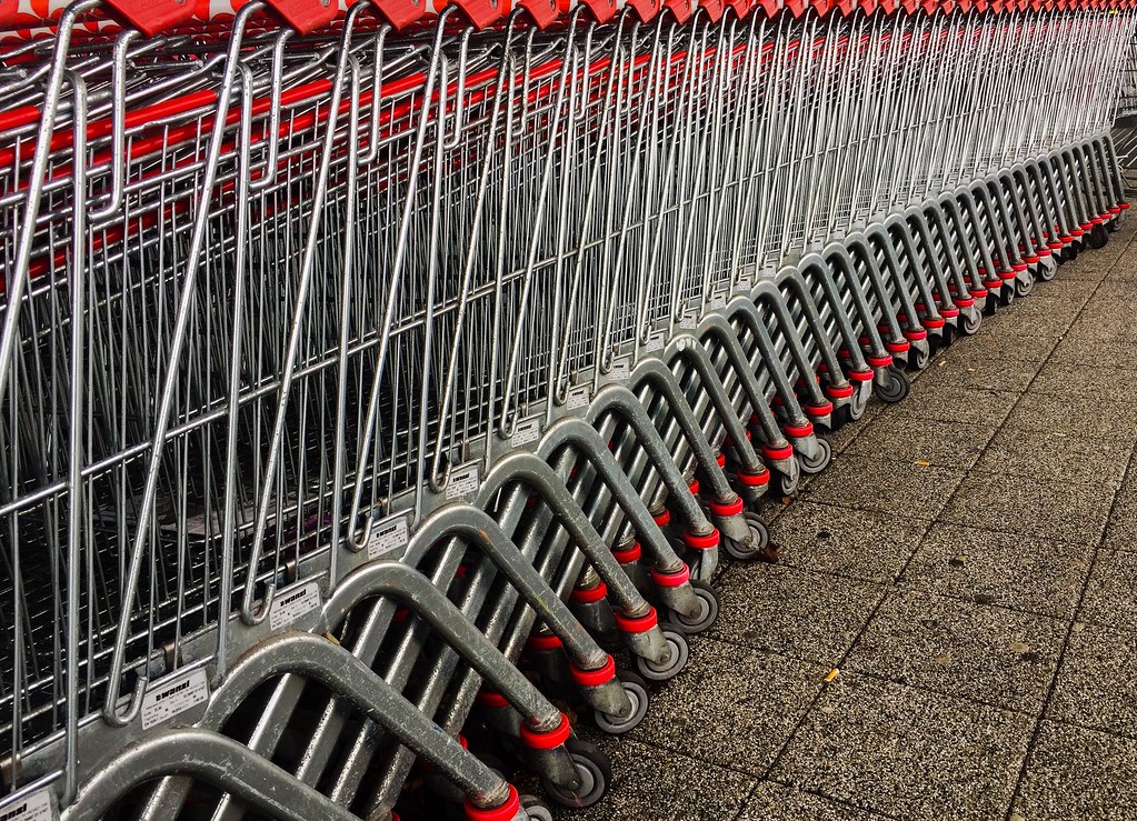 The Shopping Cart Size Deception (Image Credits: Flickr)