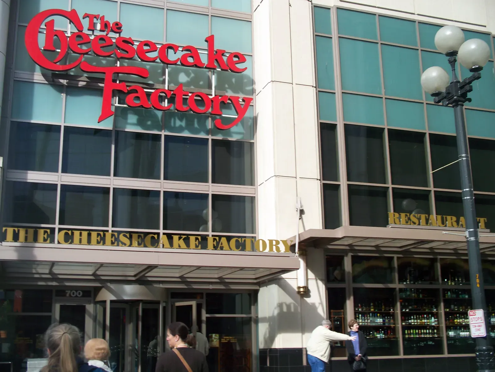 The Cheesecake Factory (Image Credits: Wikimedia)