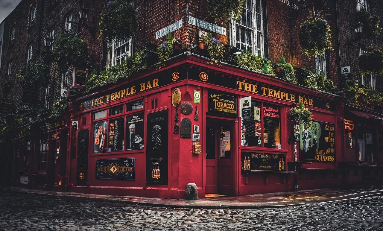 Temple Bar: Dublin's Expensive Disappointment (Image Credits: Pixabay)