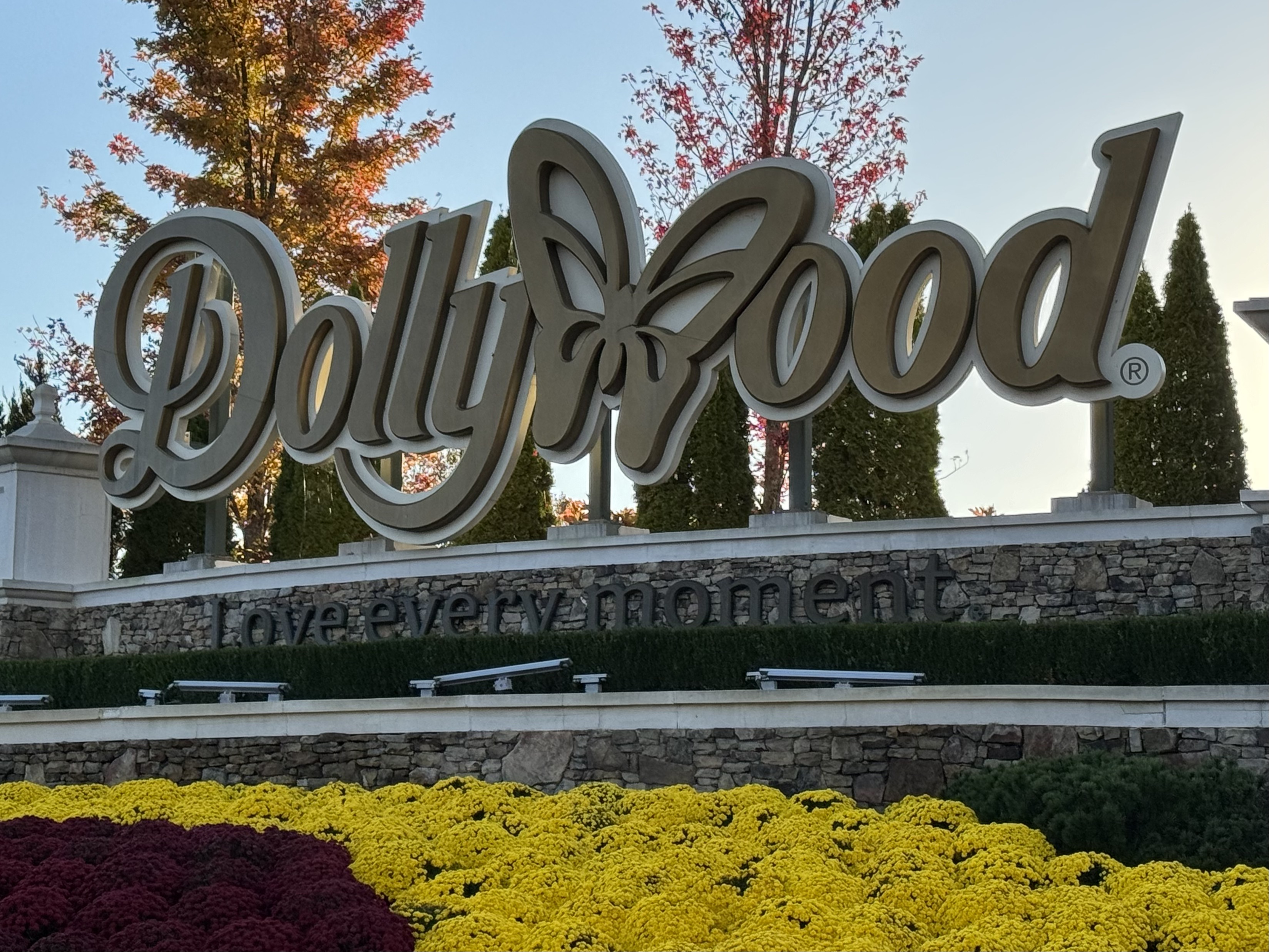 Dollywood's Winter Closure Masks Industry-Wide Struggles (Image Credits: Unsplash)