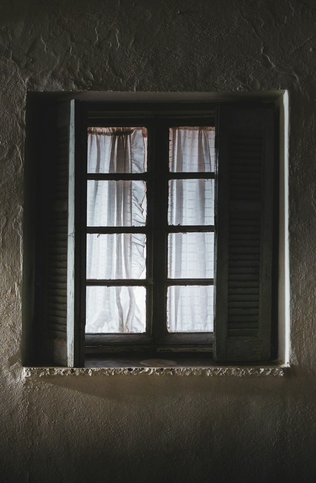 Improper Window and Door Flashing Installation (Image Credits: Unsplash)