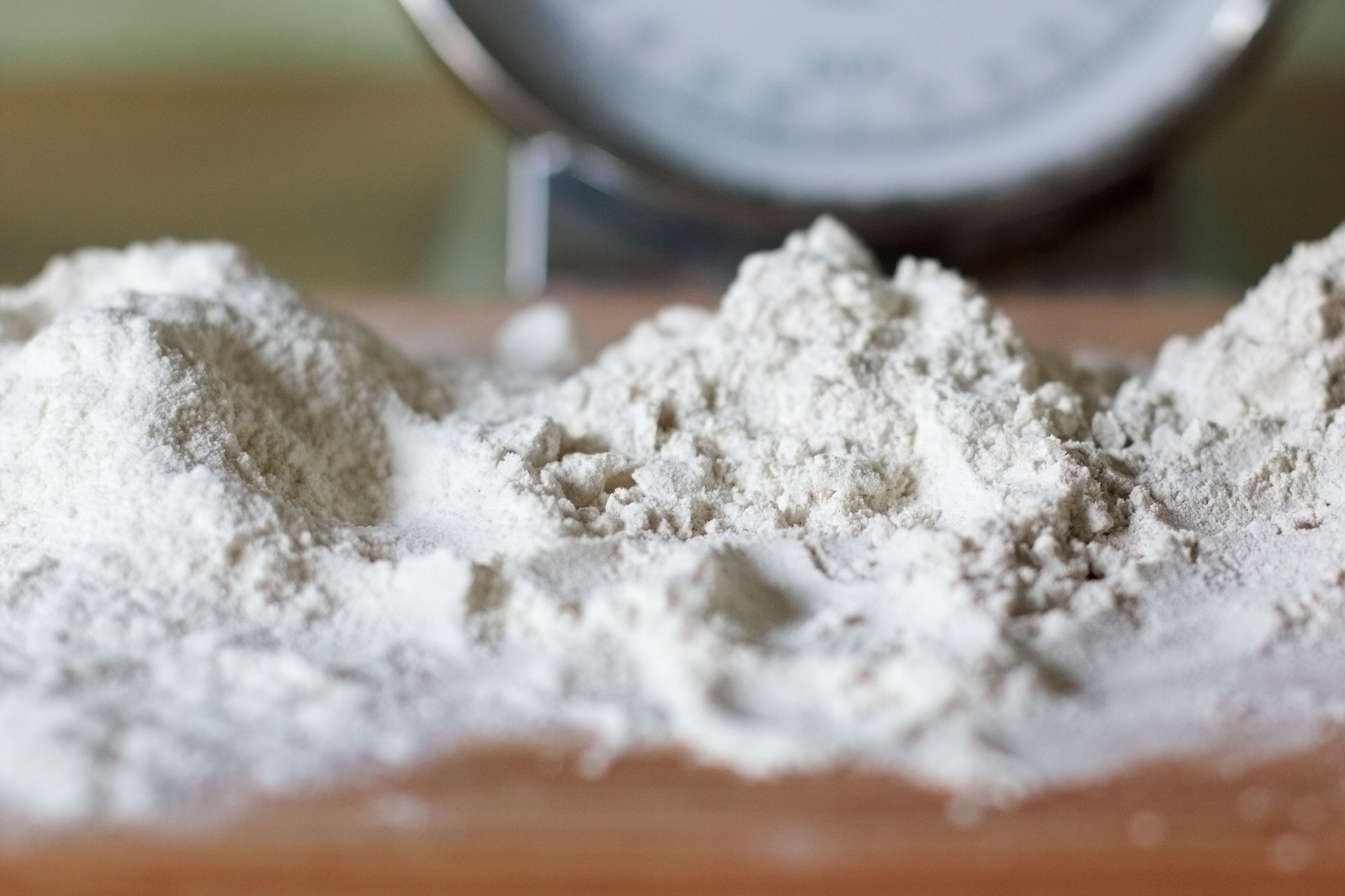 Flour That Becomes Homemade Glue (image credits: By Mudd1, CC BY-SA 3.0, https://commons.wikimedia.org/w/index.php?curid=19147085)
