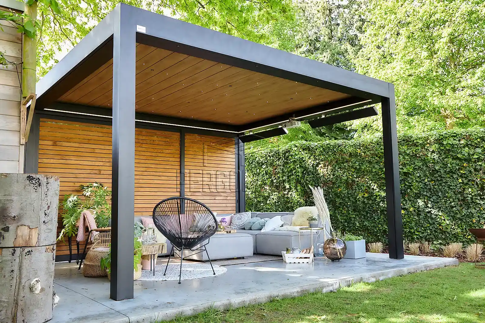 8. Pergolas and shade structures (By Winsol, CC BY-SA 4.0)