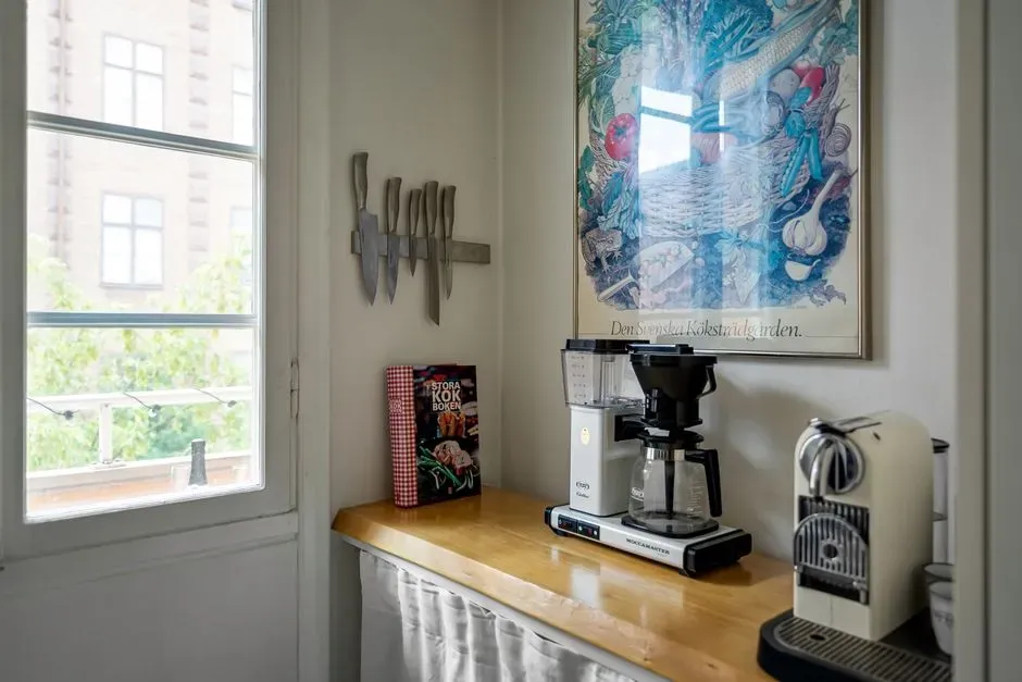 A dedicated corner for tea or coffee (Image Credits: Pexels)