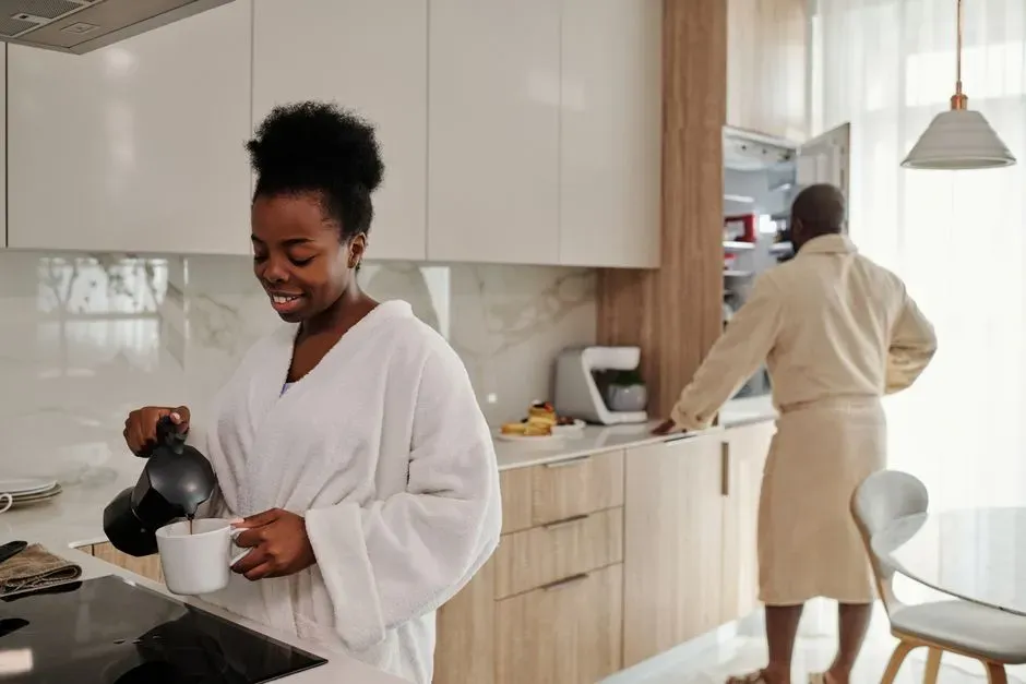 Keep evening habits aligned with morning goals (Image Credits: Pexels)