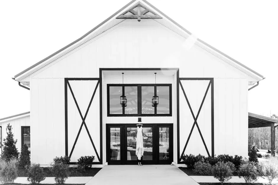 Modern Farmhouse Homes (Image Credits: Pexels)