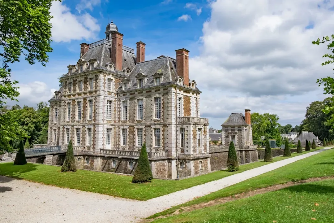 A French Normandy Ch&acirc;teau in Florida (Image Credits: Unsplash)