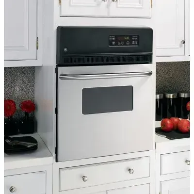 7. The Electric Oven and Range: Short Bursts, Big Bills (Image Credits: Flickr)