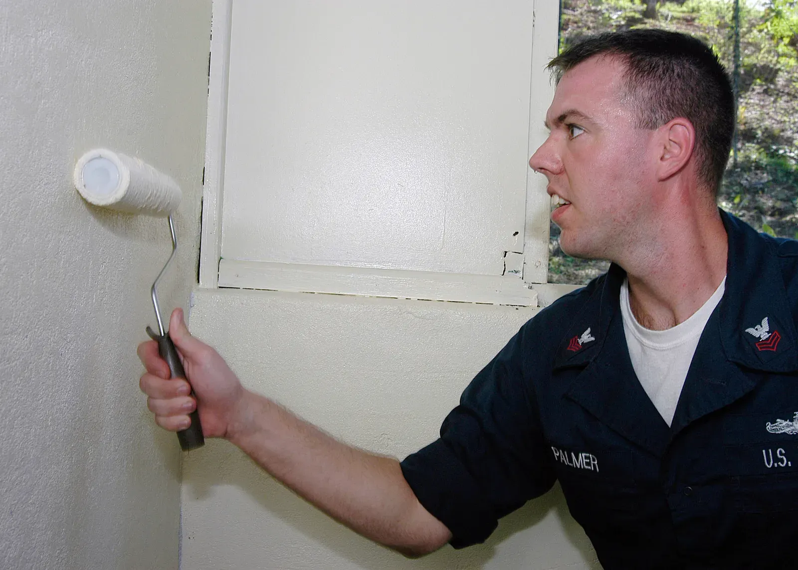 New Paint Can Modernize a Space Without Major Renovation (This image was released by the United States Navy with the ID 070823-N-9195K-025 (next).
This tag does not indicate the copyright status of the attached work. A normal copyright tag is still required. See Commons:Licensing.


العربية&nbsp;∙ বাংলা&nbsp;∙ 
Bahaso Jambi&nbsp;∙ 
Deutsch&nbsp;∙ Deutsch (Sie-Form)&nbsp;∙ English&nbsp;∙ espa&ntilde;ol&nbsp;∙ euskara&nbsp;∙ فارسی&nbsp;∙ fran&ccedil;ais&nbsp;∙ italiano&nbsp;∙ 日本語&nbsp;∙ 한국어&nbsp;∙ македонски&nbsp;∙ മലയാളം&nbsp;∙ Plattd&uuml;&uuml;tsch&nbsp;∙ Nederlands&nbsp;∙ polski&nbsp;∙ پښتو&nbsp;∙ portugu&ecirc;s&nbsp;∙ русский&nbsp;∙ sloven&scaron;čina&nbsp;∙ svenska&nbsp;∙ T&uuml;rk&ccedil;e&nbsp;∙ українська&nbsp;∙ 简体中文&nbsp;∙ 繁體中文&nbsp;∙ +/&minus;, Public domain)