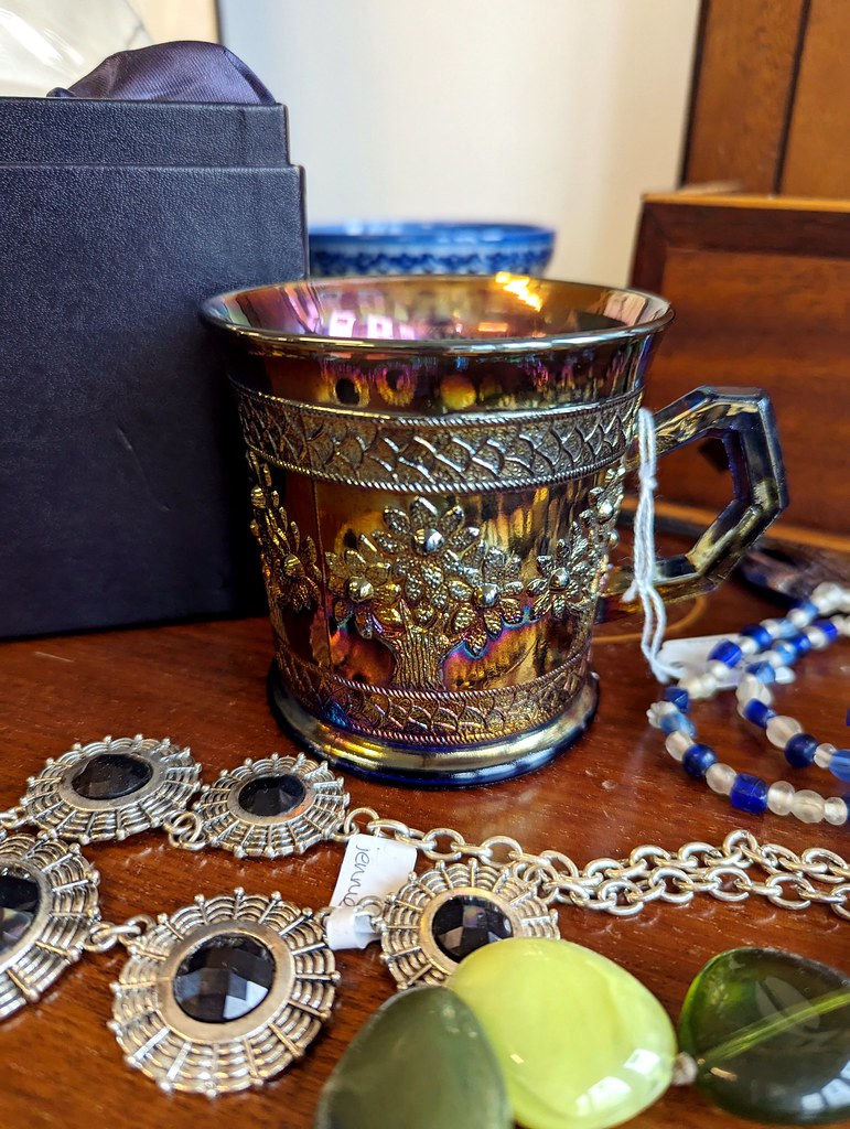Fenton Carnival Glass Building Collections (image credits: flickr)