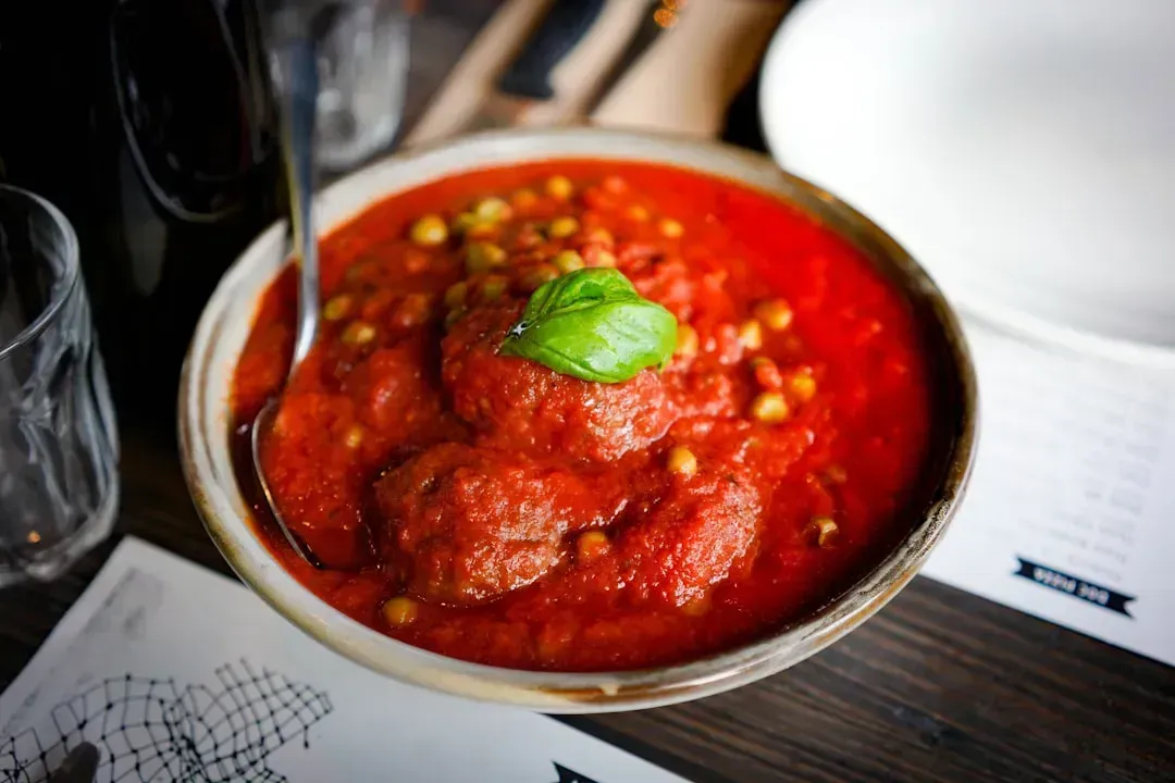 2. Tomato-Based Sauces and Acidic Foods (Image Credits: Unsplash)