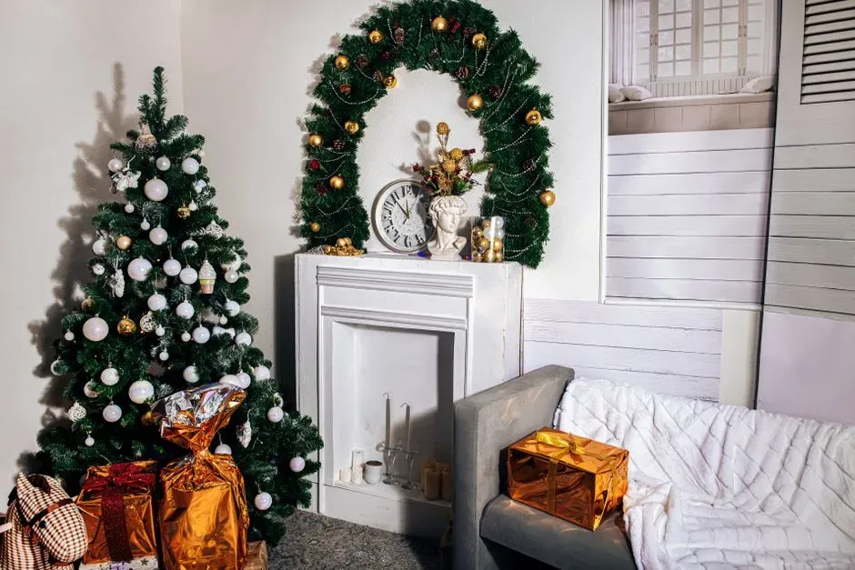 Balancing seasonal decor with year round style (Image Credits: Pexels)
