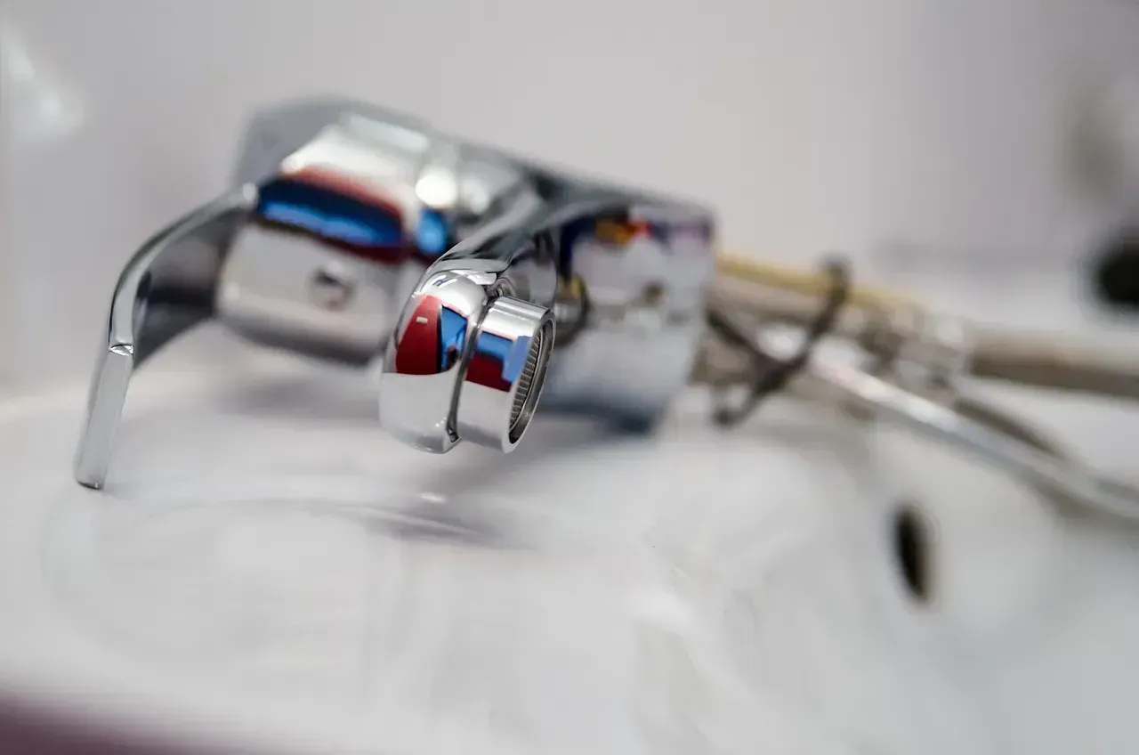 7. Attempting Complex Repairs Without Professional Help (Image Credits: Pixabay)