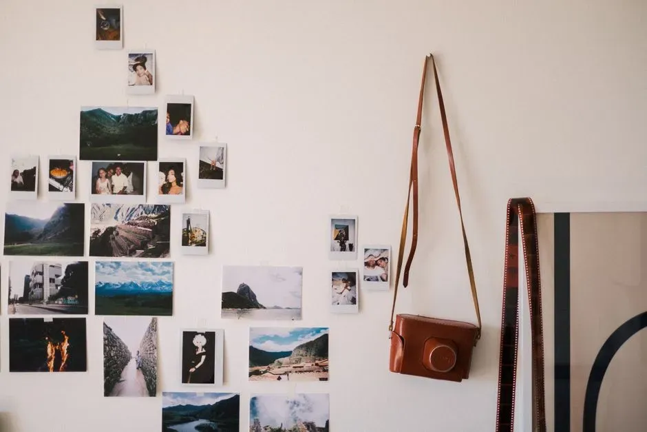 5. Personal objects and visible history (Image Credits: Pexels)