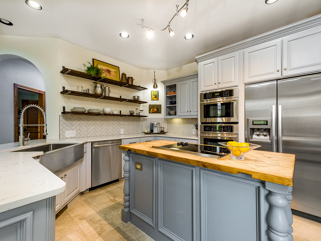 Open Kitchen Shelving (Image Credits: Flickr)