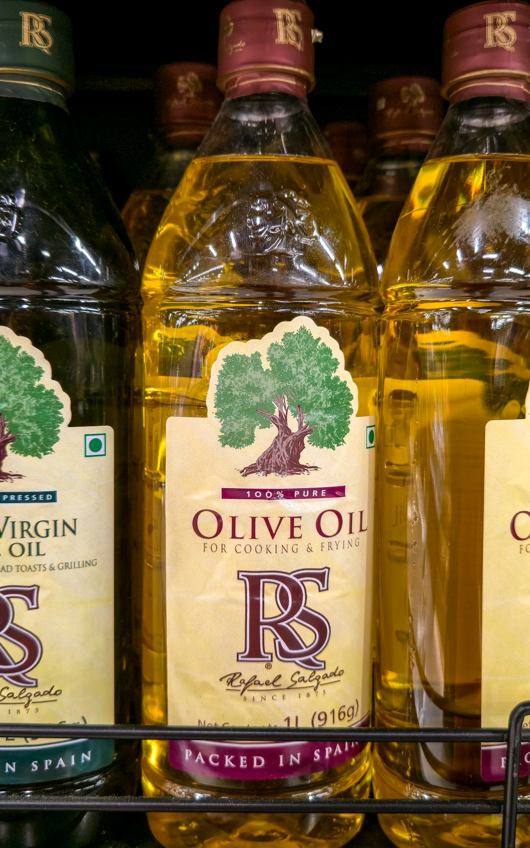 Expired Cooking Oil That Develops Harmful Compounds (image credits: unsplash)
