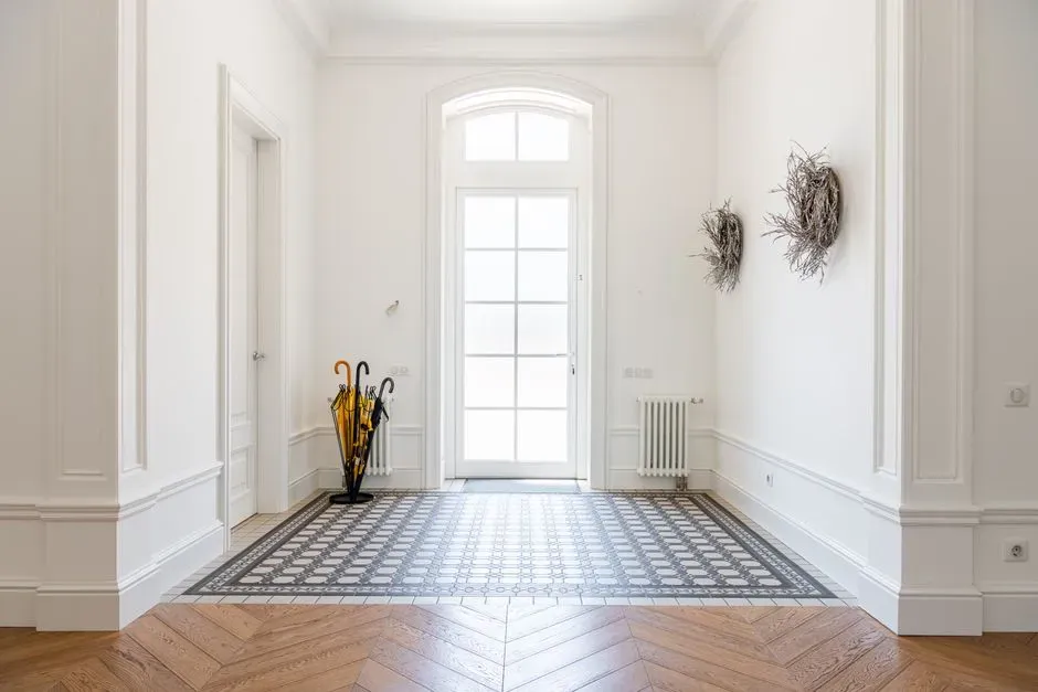 Warm off whites and creamy tones (Image Credits: Pexels)