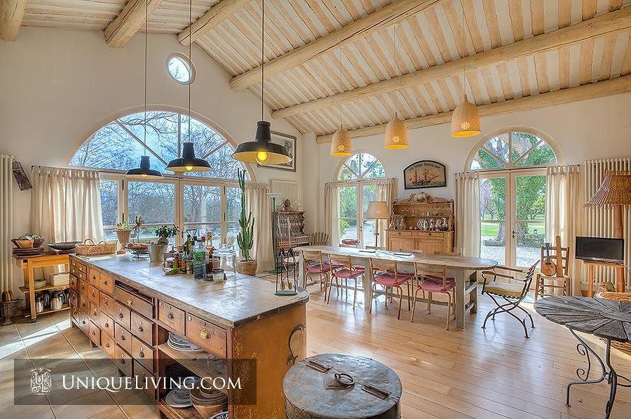 Farmhouse Overload (Image Credits: Flickr)