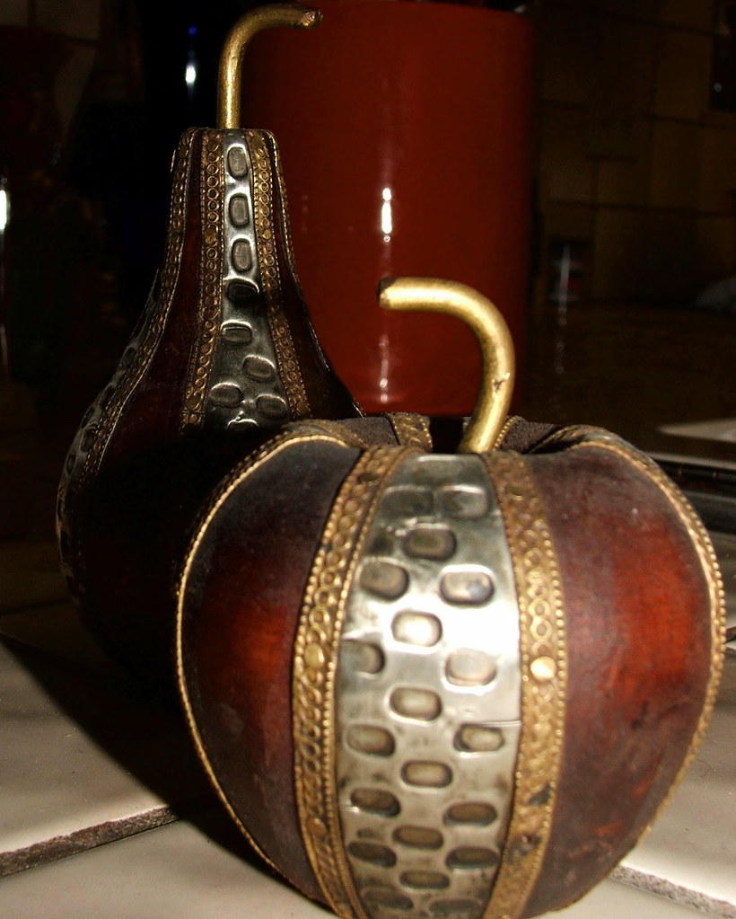 Decorative Items That No Longer Spark Joy (image credits: flickr)