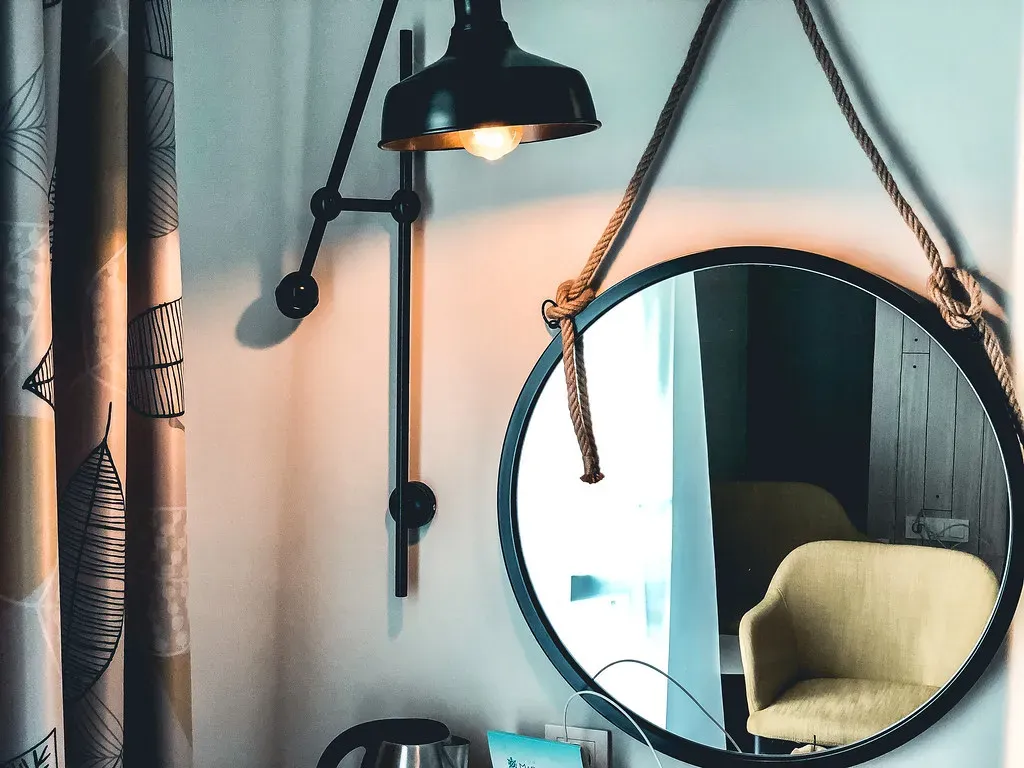 7. Using mirrors to expand a space (info@ukr.media, Flickr, CC BY 2.0)