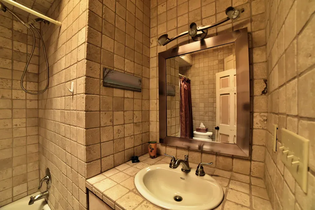 Fresh Tile and Flooring: The Foundation of a Luxury Feel (theilr, Flickr, CC BY-SA 2.0)