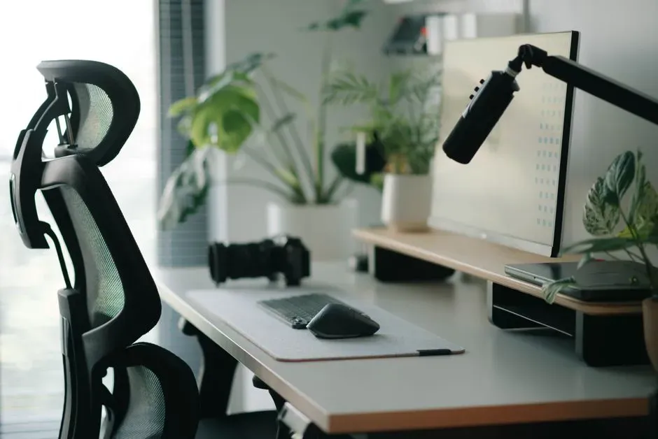 Home Offices That Actually Support Work (Image Credits: Pexels)