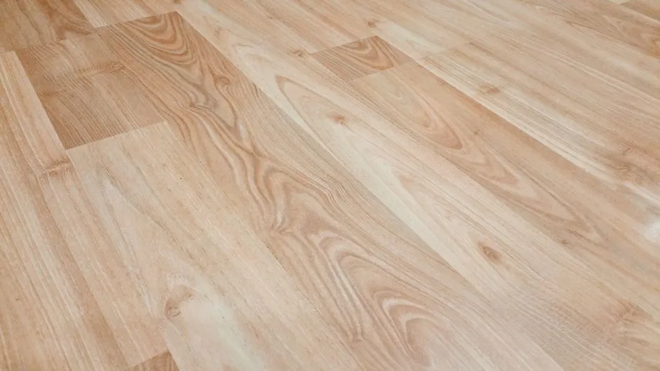 Selecting flooring that keeps rooms feeling open (Image Credits: Pexels)