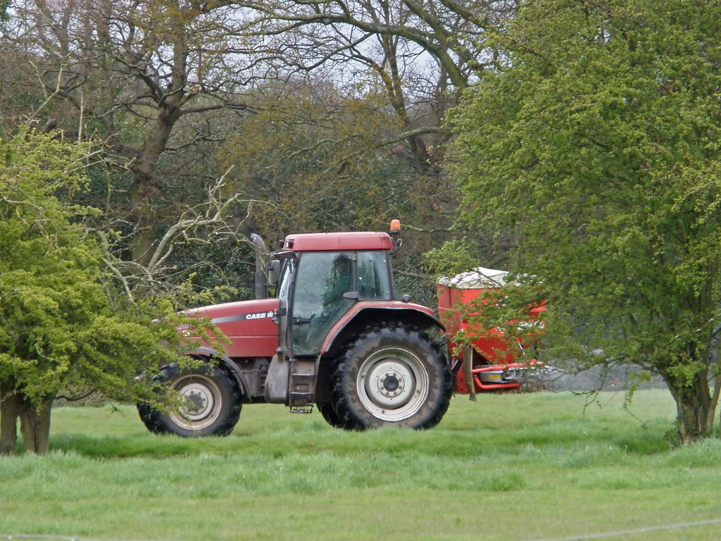 Traditional Fertilizer Spreaders Face New Restrictions (image credits: flickr)