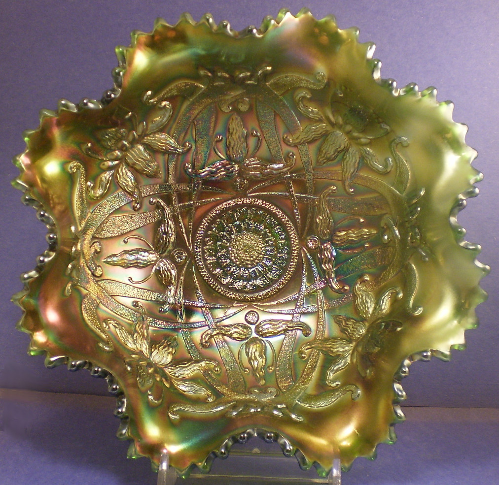 Northwood Carnival Glass Leading Auctions (image credits: By AlbinoFerret, CC SA 1.0, https://commons.wikimedia.org/w/index.php?curid=39525915)