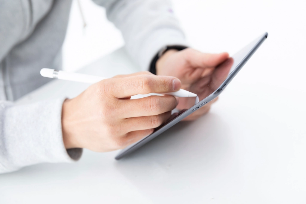 Electronic Devices That Need Specialized Protection (image credits: rawpixel)
