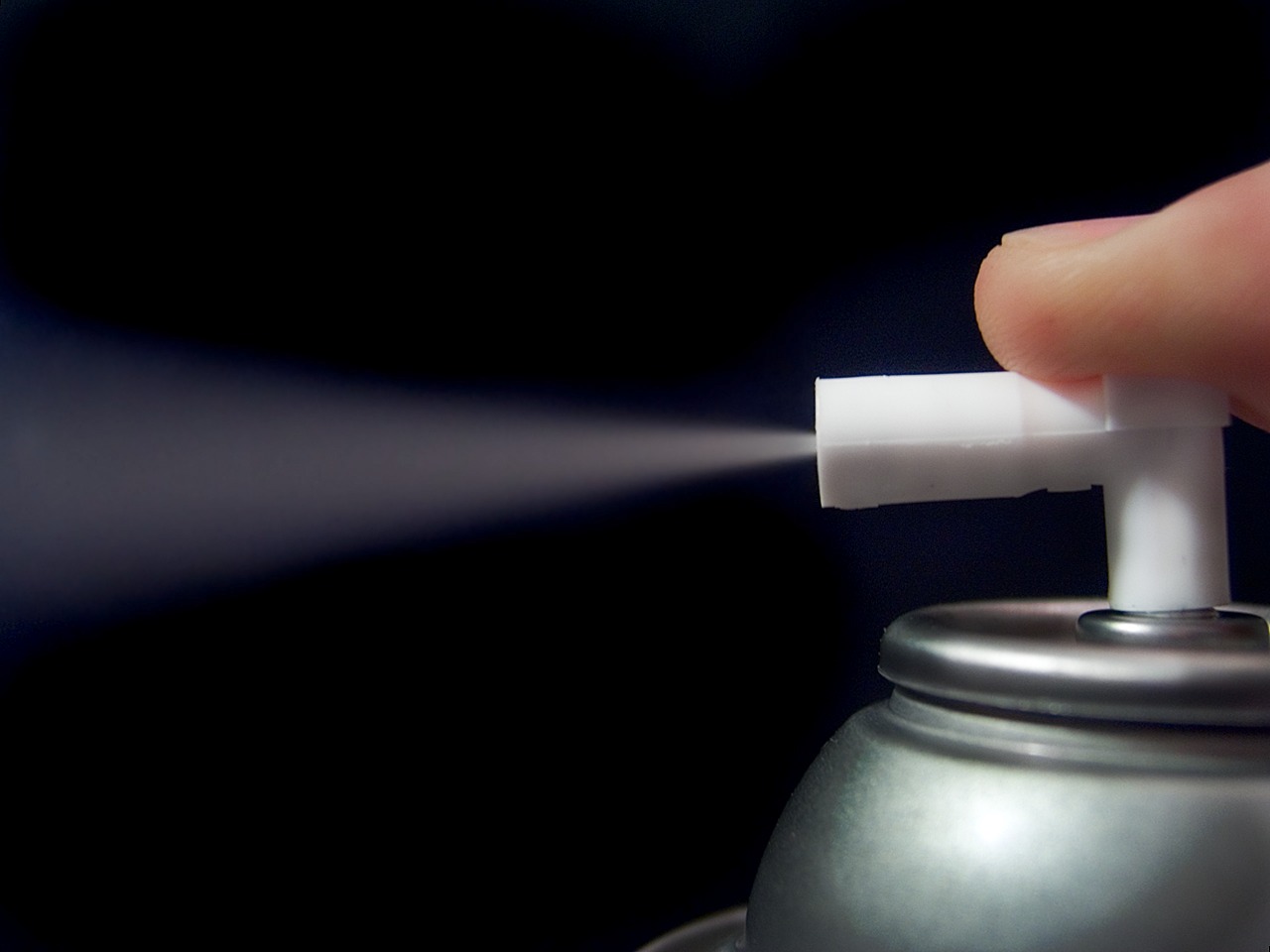 Flammable Substances and Aerosols (image credits: Own work, uploaded to the English wikipedia, CC BY-SA 3.0, https://commons.wikimedia.org/w/index.php?curid=864636)
