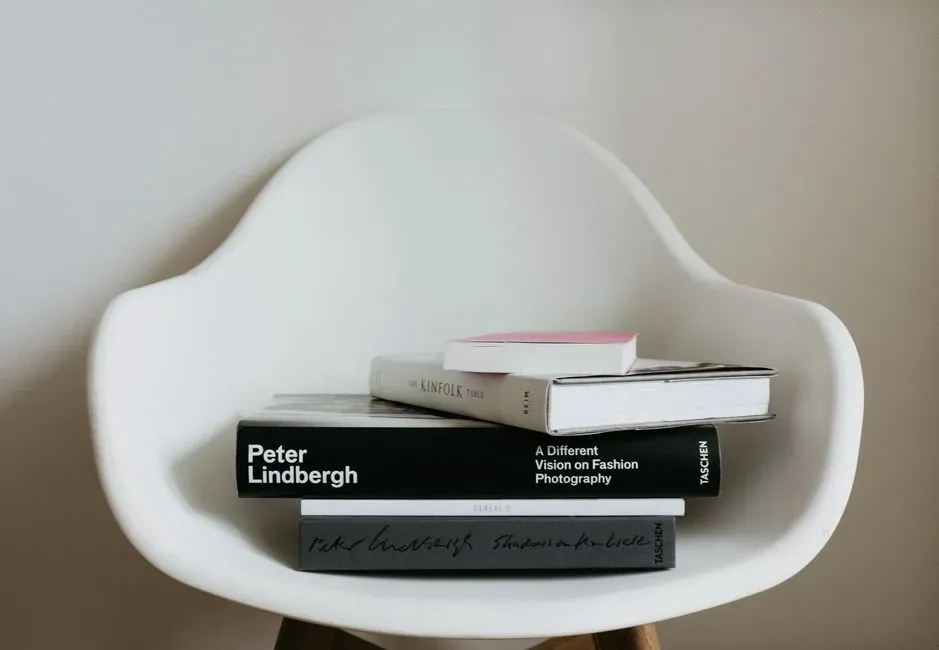 A quiet bedroom corner away from the bed (Image Credits: Pexels)