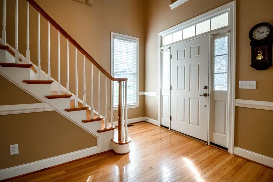 7. A clean, uncluttered entryway (Image Credits: Pexels)