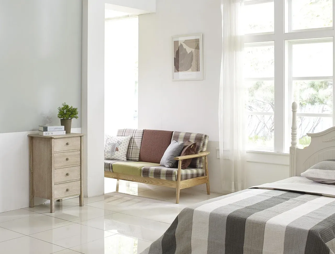 Declutter to create visual and mental space (Image Credits: Pixabay)