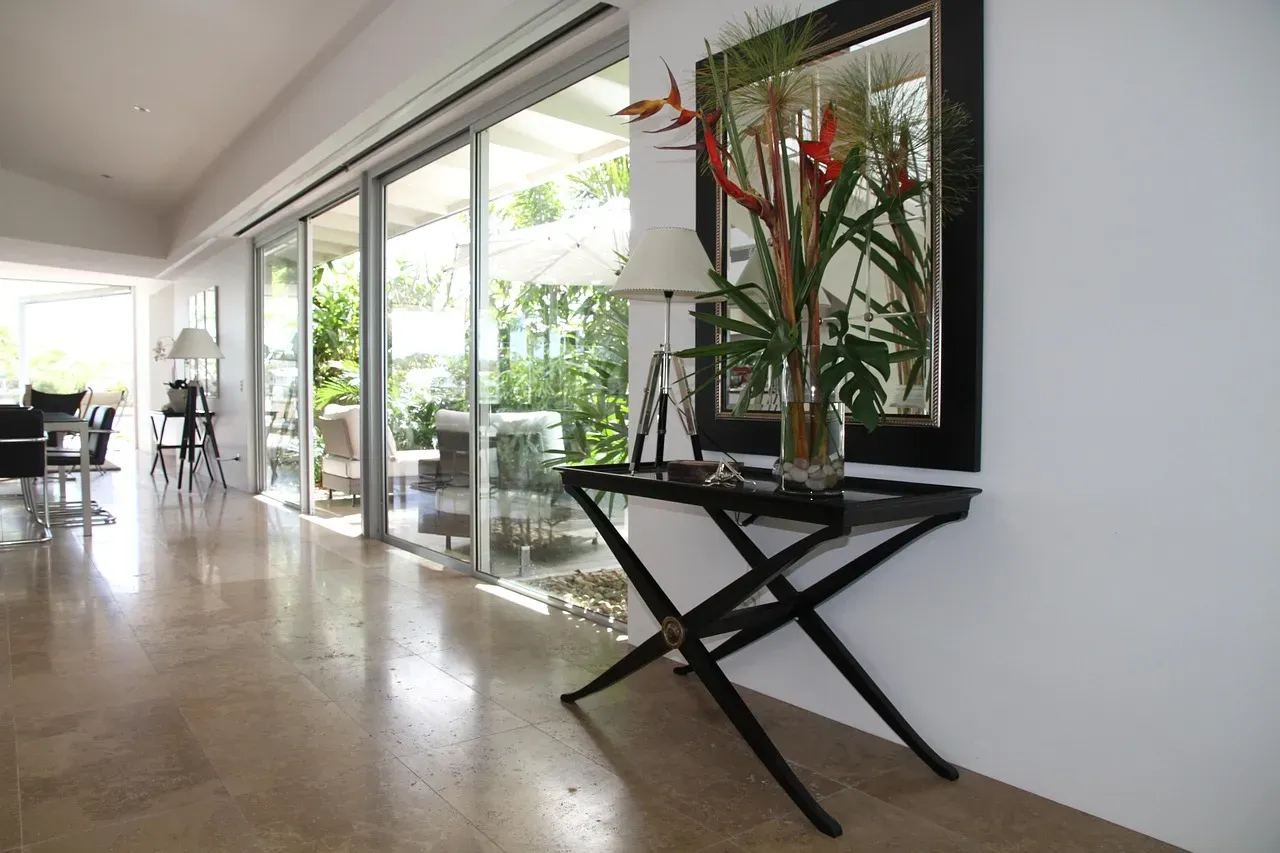 Entryway and hallway corners with purpose (Image Credits: Pixabay)