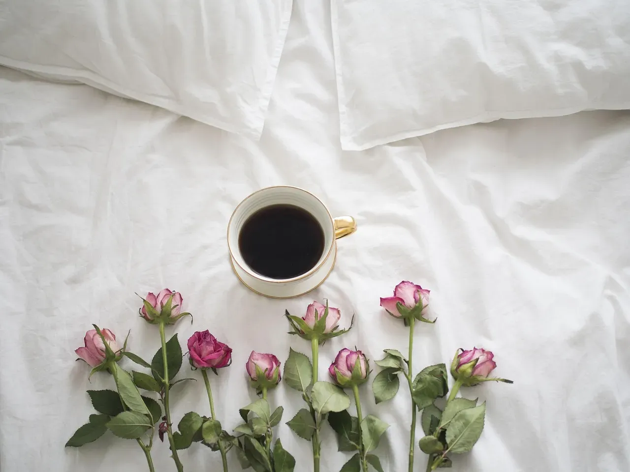 Better rest and calmer bedrooms (Image Credits: Pixabay)