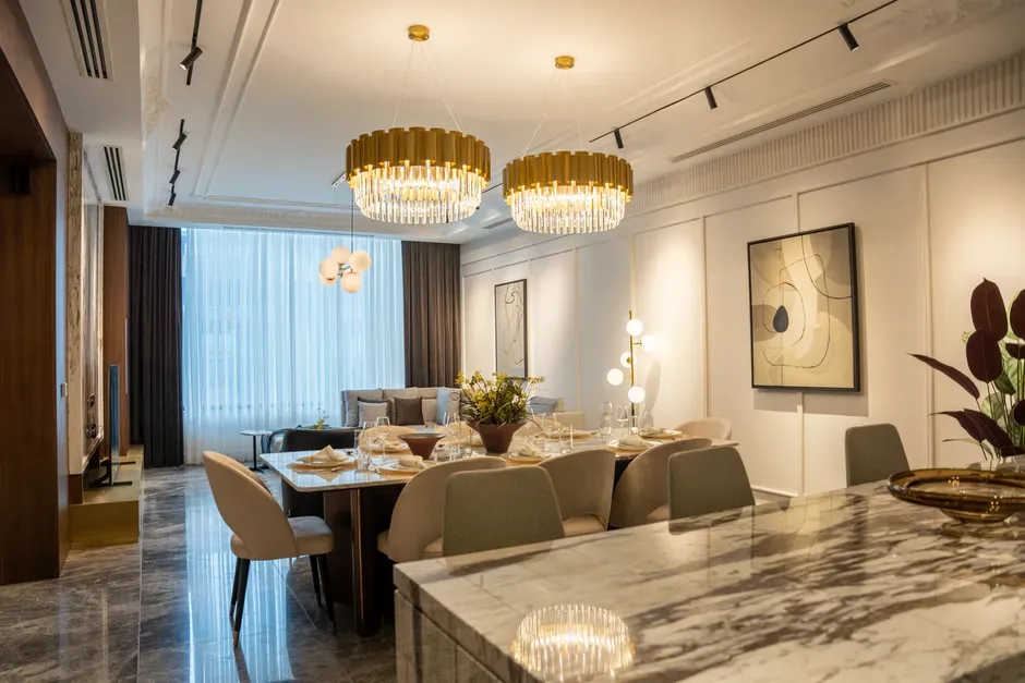 Lighting that sets the mood, not just the visibility (Image Credits: Pexels)