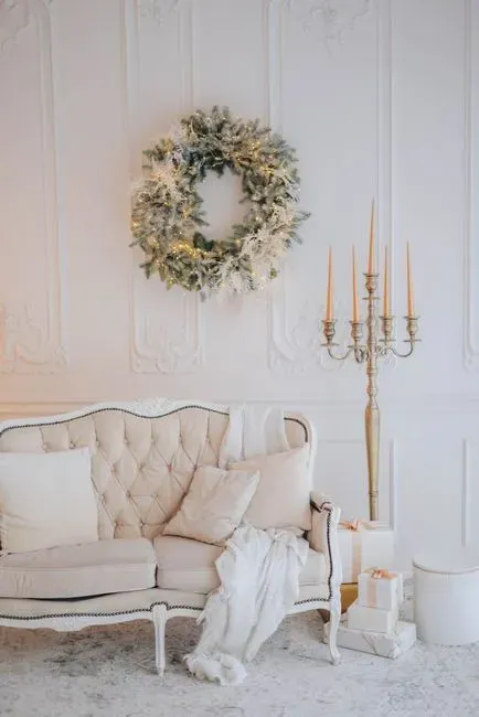 2. Neutral wall colors with textural interest (Image Credits: Pexels)